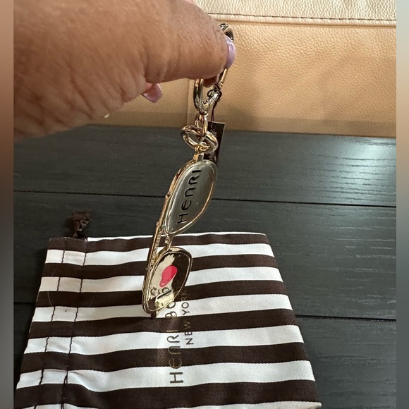Henri Bendel Bag Charm - See You Sunglasses - NWT - Picture 6 of 7